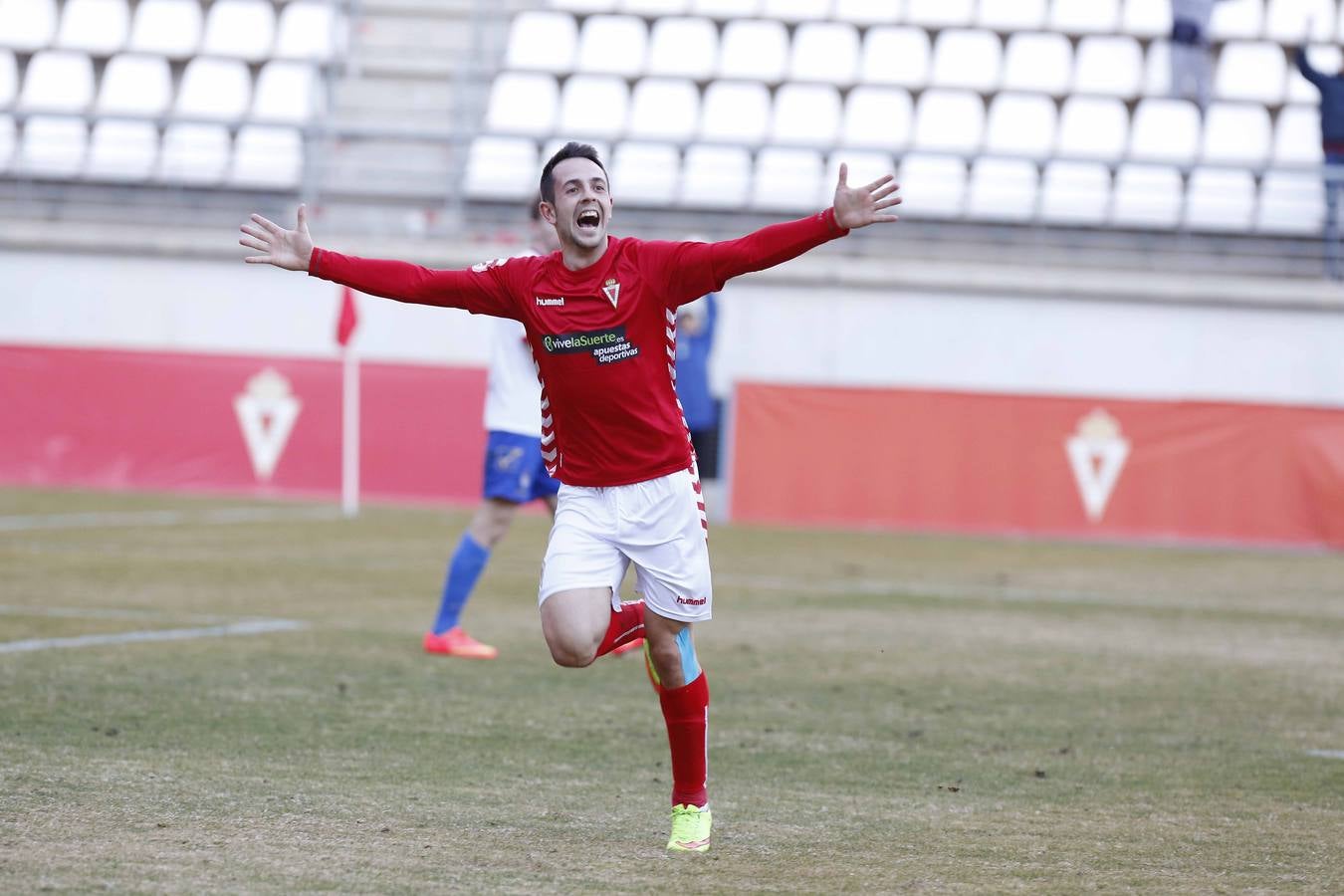 Álvarez derriba el muro del Langreo (2-1)