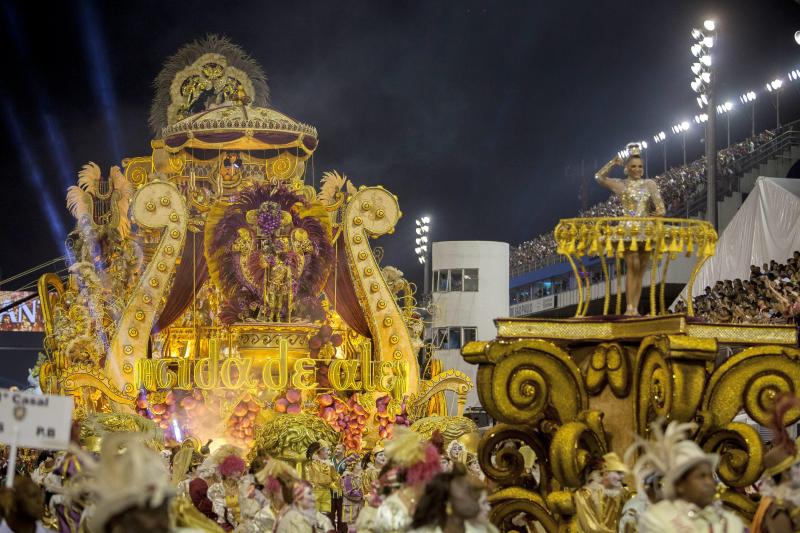 Locura carnavalera en Brasil