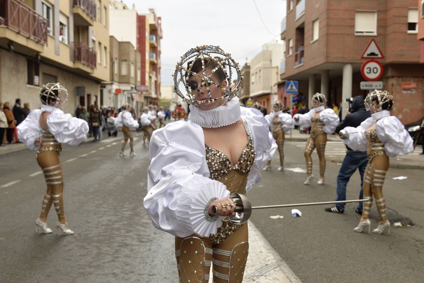 Pablo Iglesias y La Pantoja bailan en Cabezo de Torres