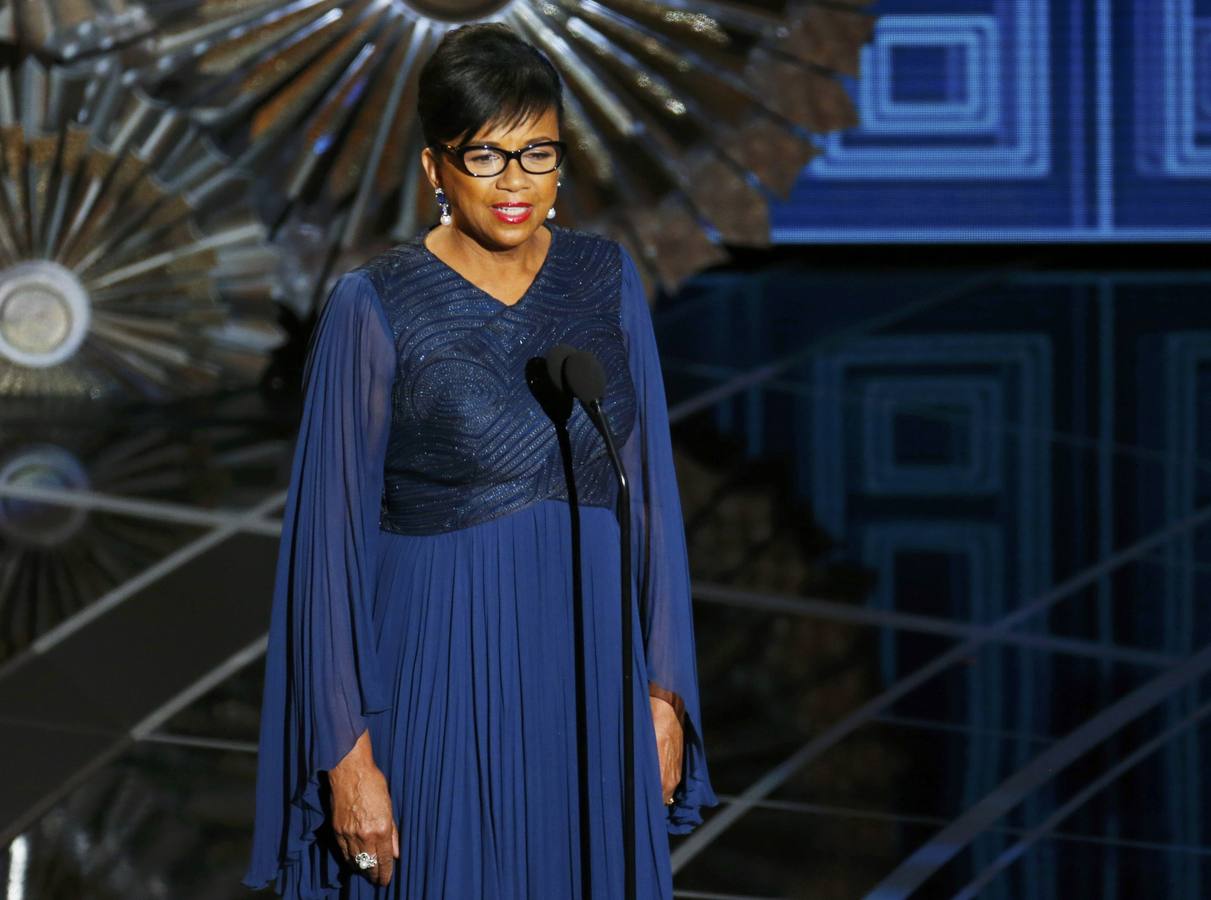 Cheryl Boone Isaacs, presidenta de la Academia, interviene durante la ceremonia.