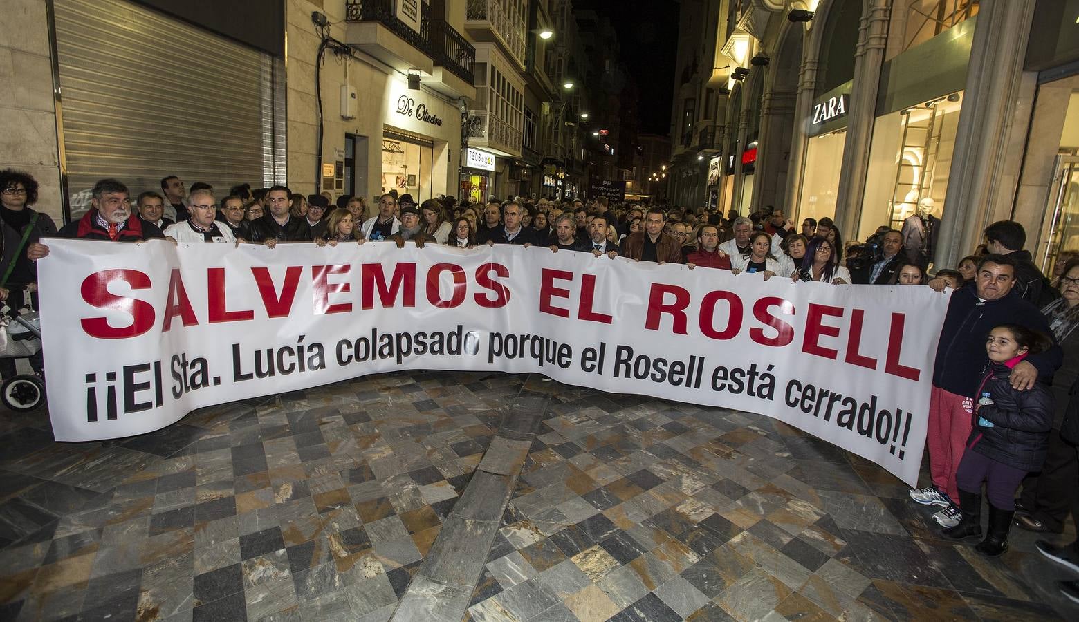 Miles de personas denuncian el «abandono» sanitario en Cartagena