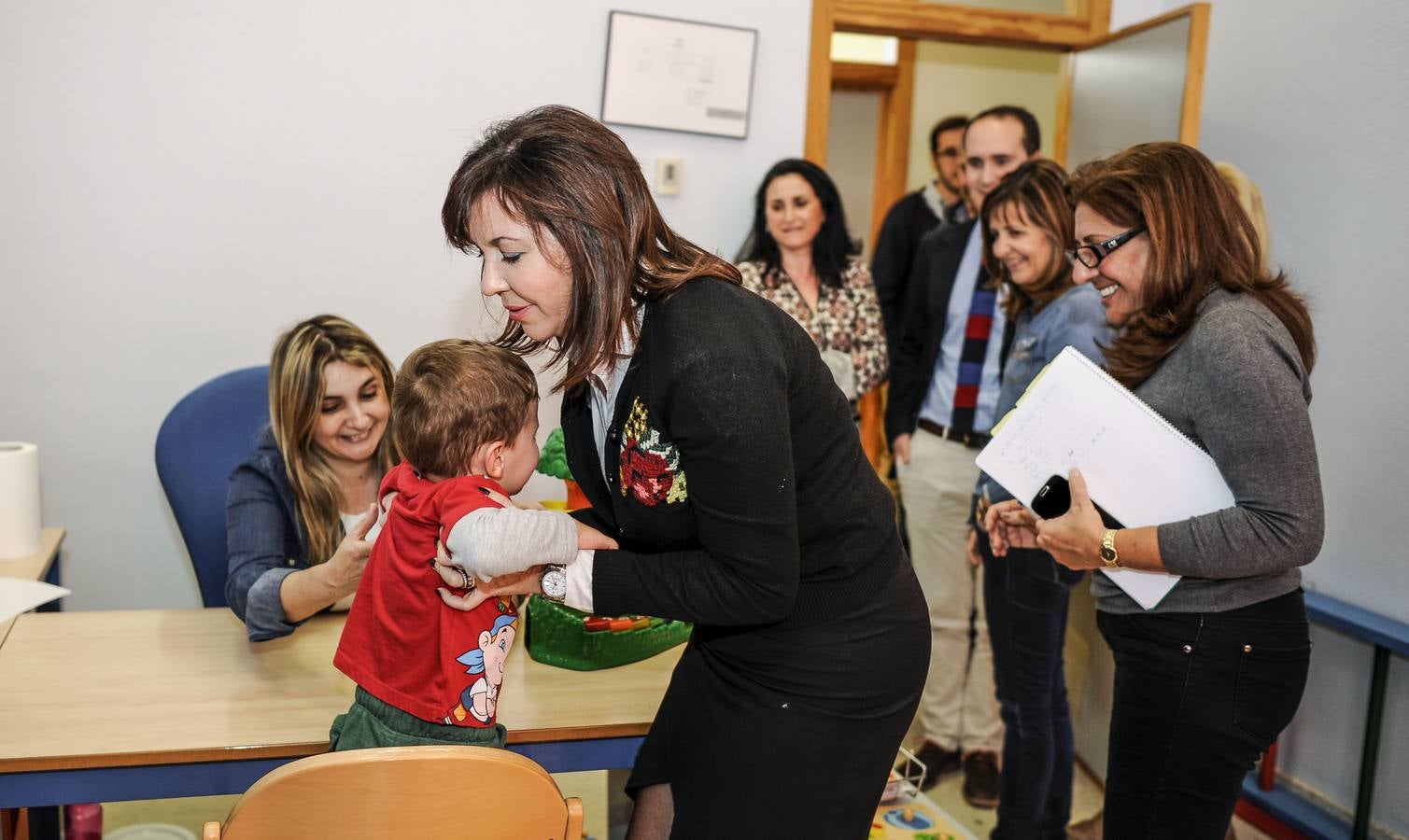 Alonso visita las instalaciones de Aspanias