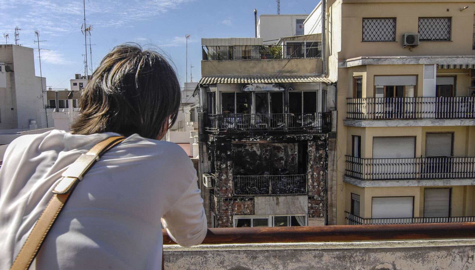 Fallece una anciana y otras 5 personas son atendidas en un incendio en Elche