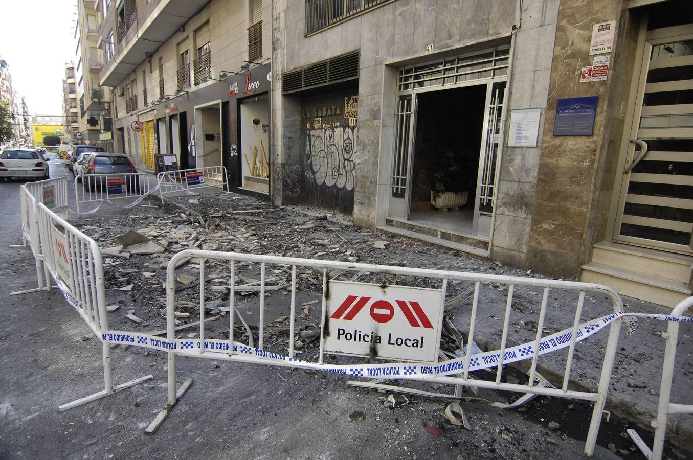 Fallece una anciana y otras 5 personas son atendidas en un incendio en Elche