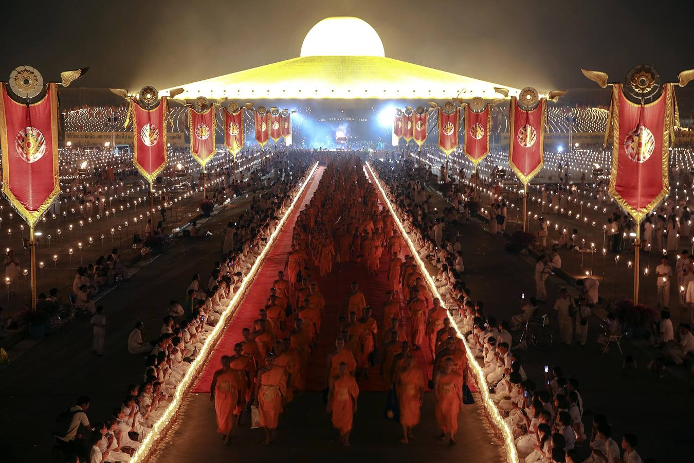Festividad del Makha Bucha en Tailandia