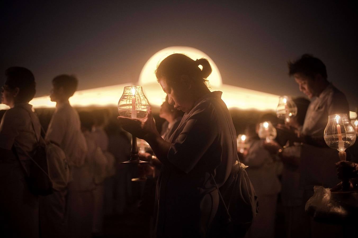 Festividad del Makha Bucha en Tailandia