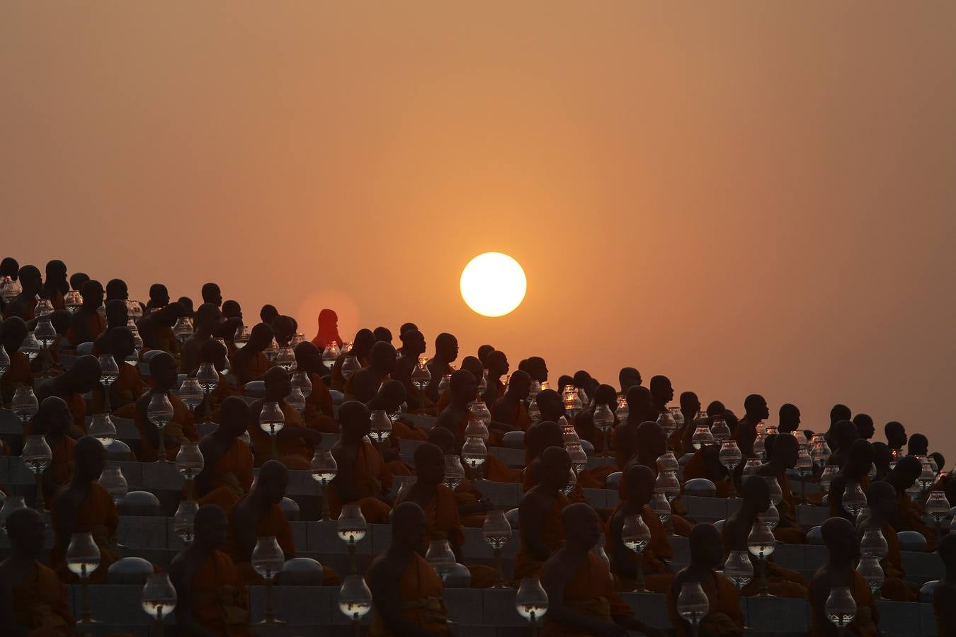 Festividad del Makha Bucha en Tailandia