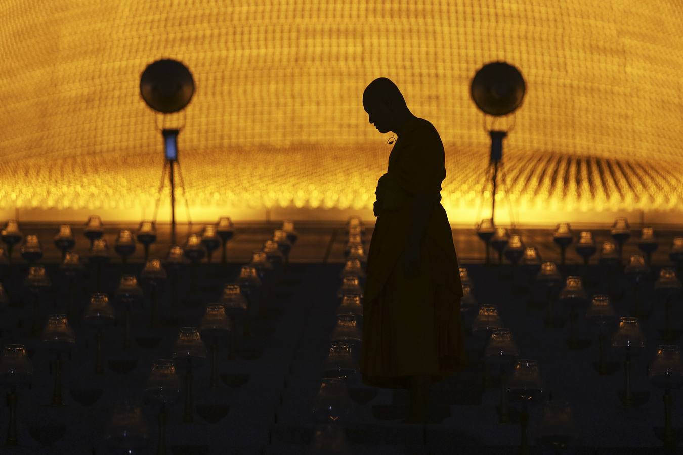 Festividad del Makha Bucha en Tailandia