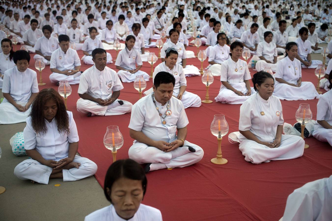 Festividad del Makha Bucha en Tailandia