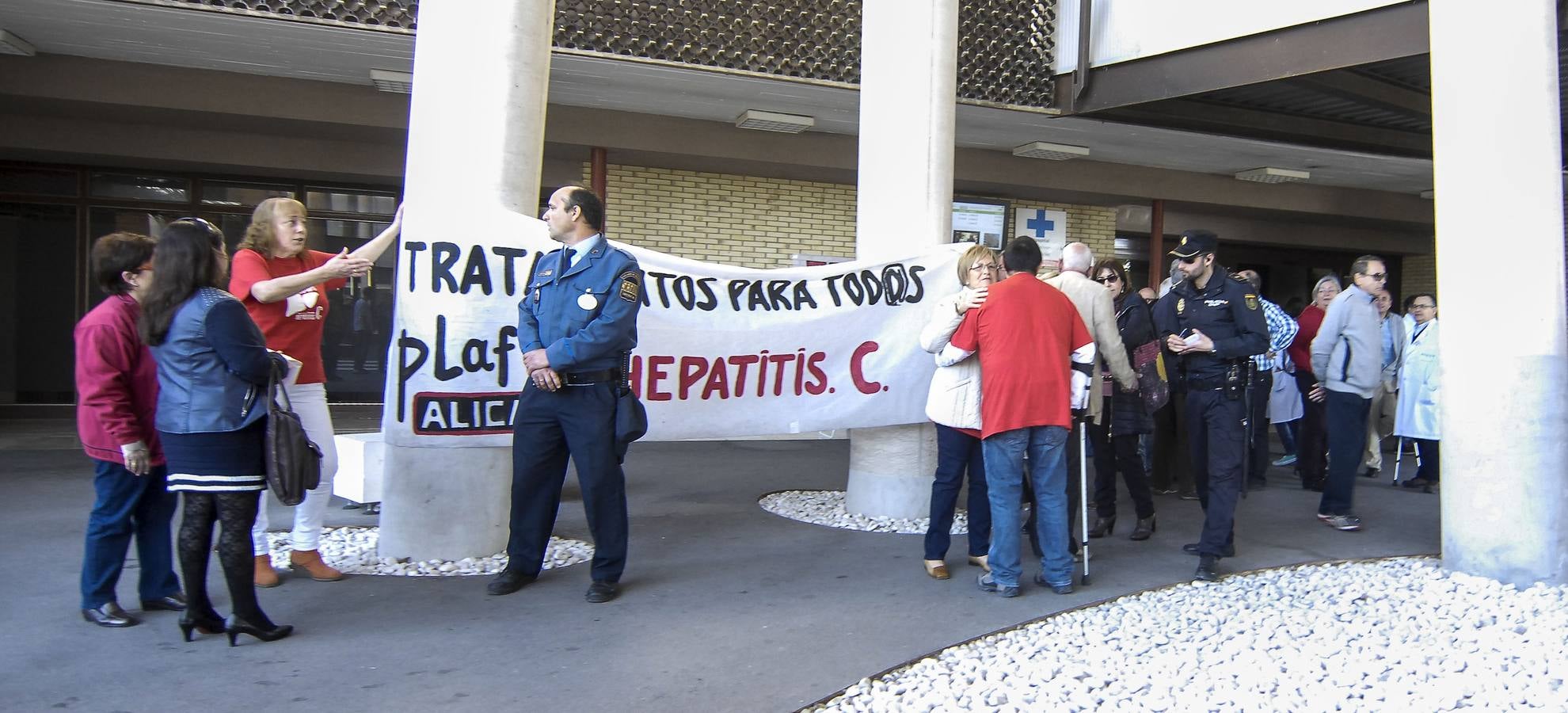 El Hospital del Elche prohíbe una concentración de enfermos de hepatitis