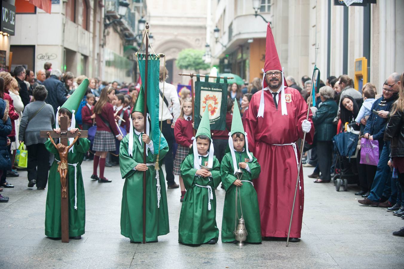 La Procesión del Ángel recorre las calles de la capital