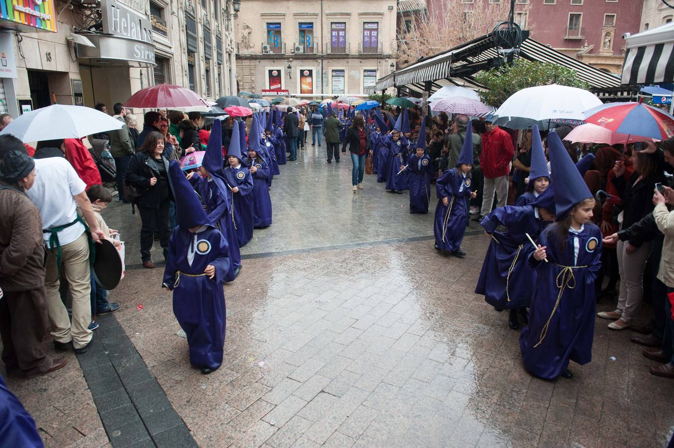 La Procesión del Ángel recorre las calles de la capital