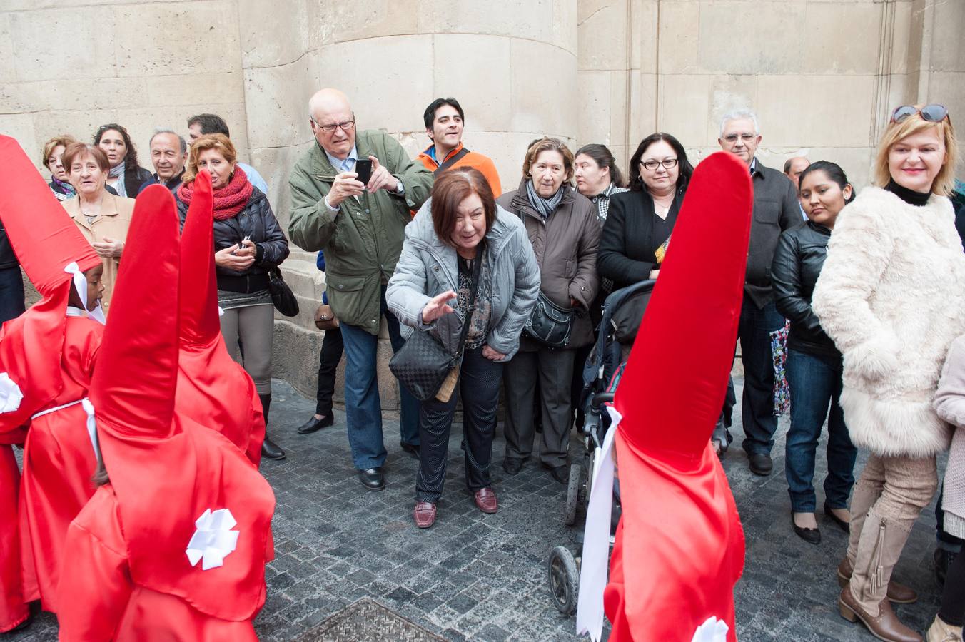 La Procesión del Ángel recorre las calles de la capital