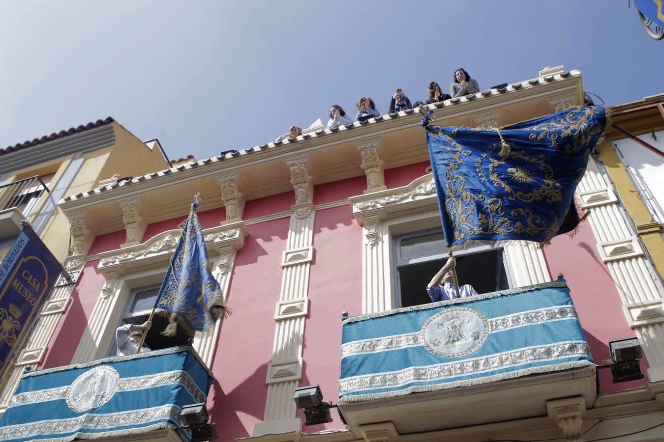 Los Pasos Blanco y Azul dan pie a la Semana Santa