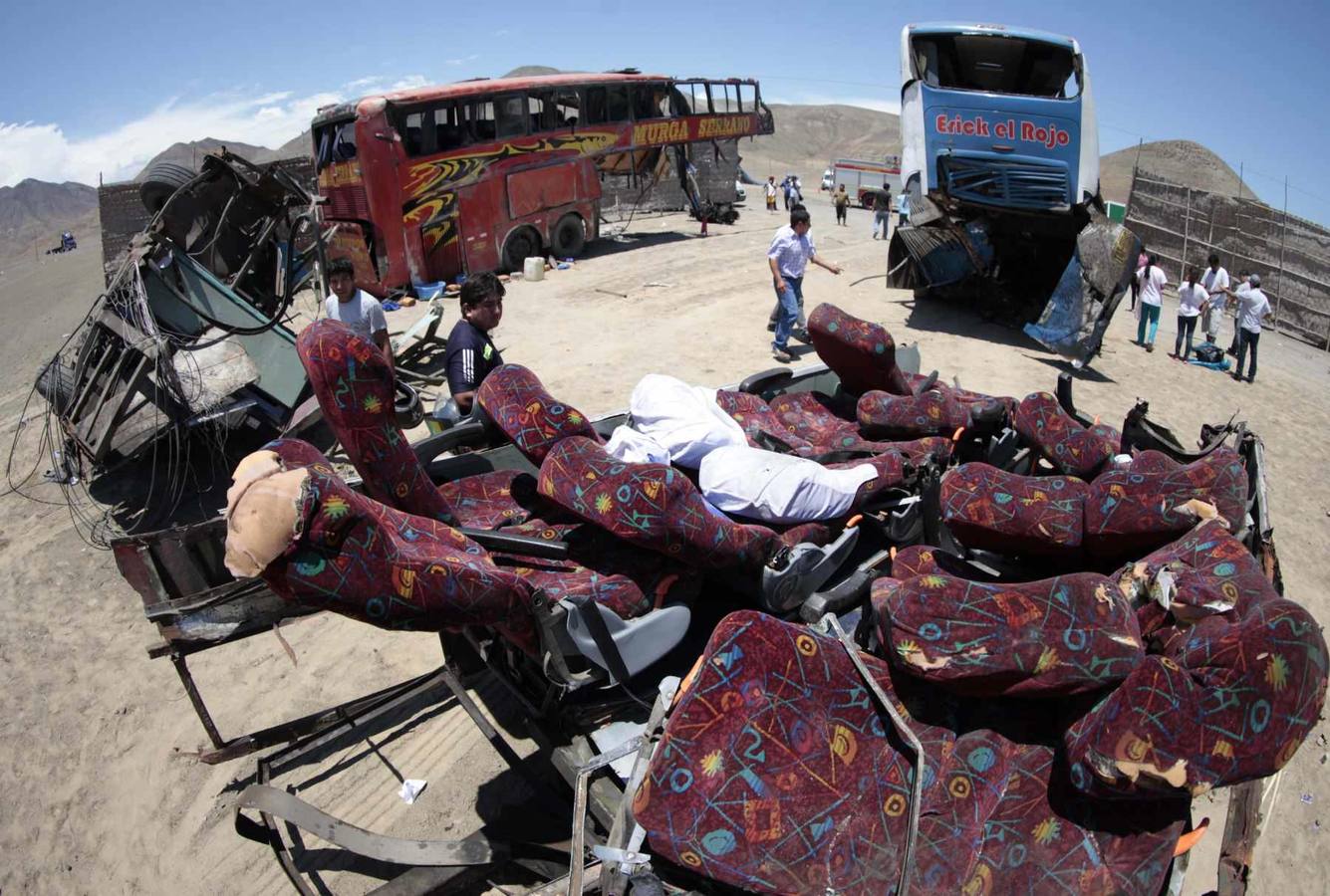 Un trágico accidente deja 37 muertos en Perú