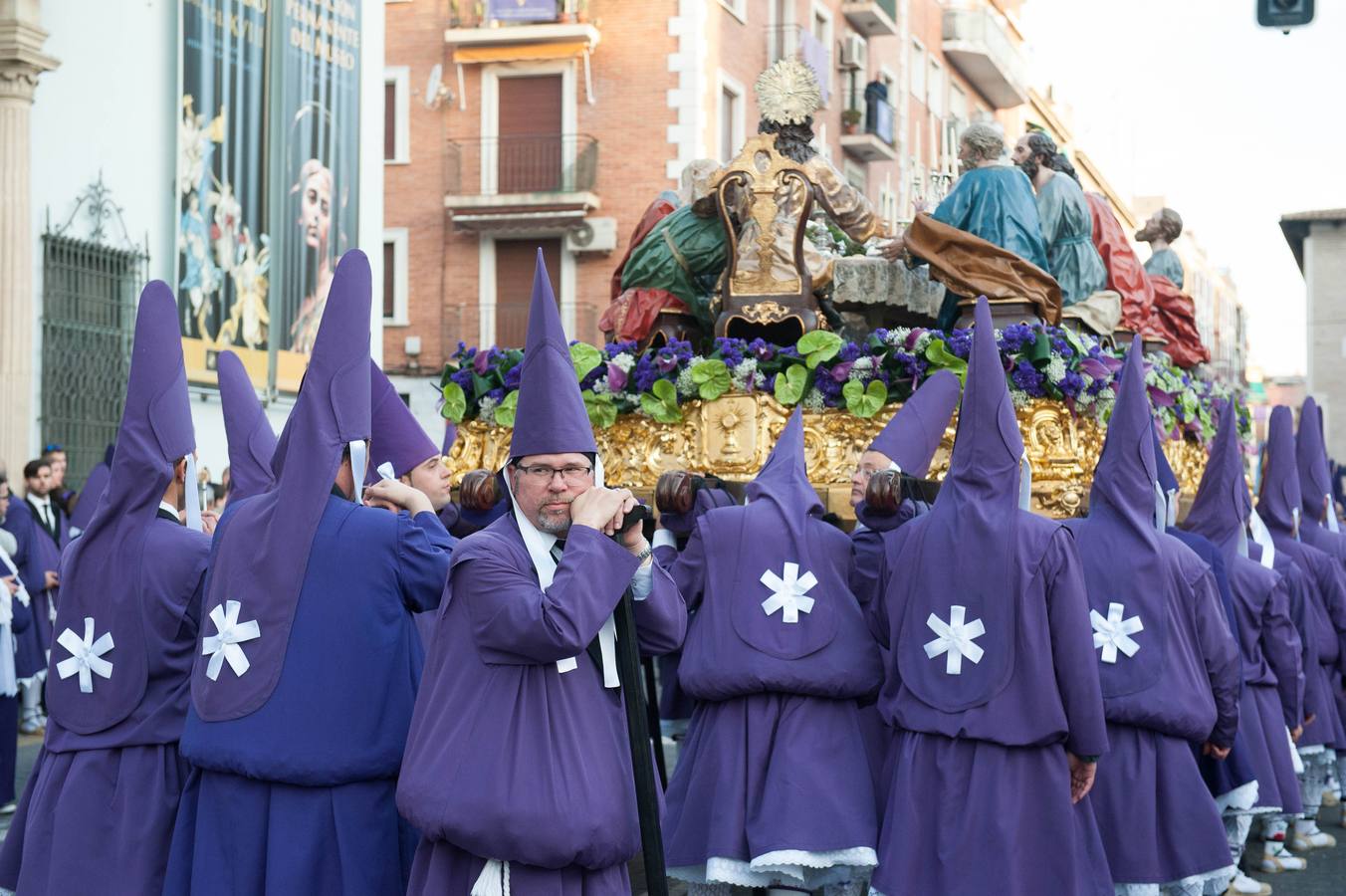 El morado toma el Viernes Santo murciano