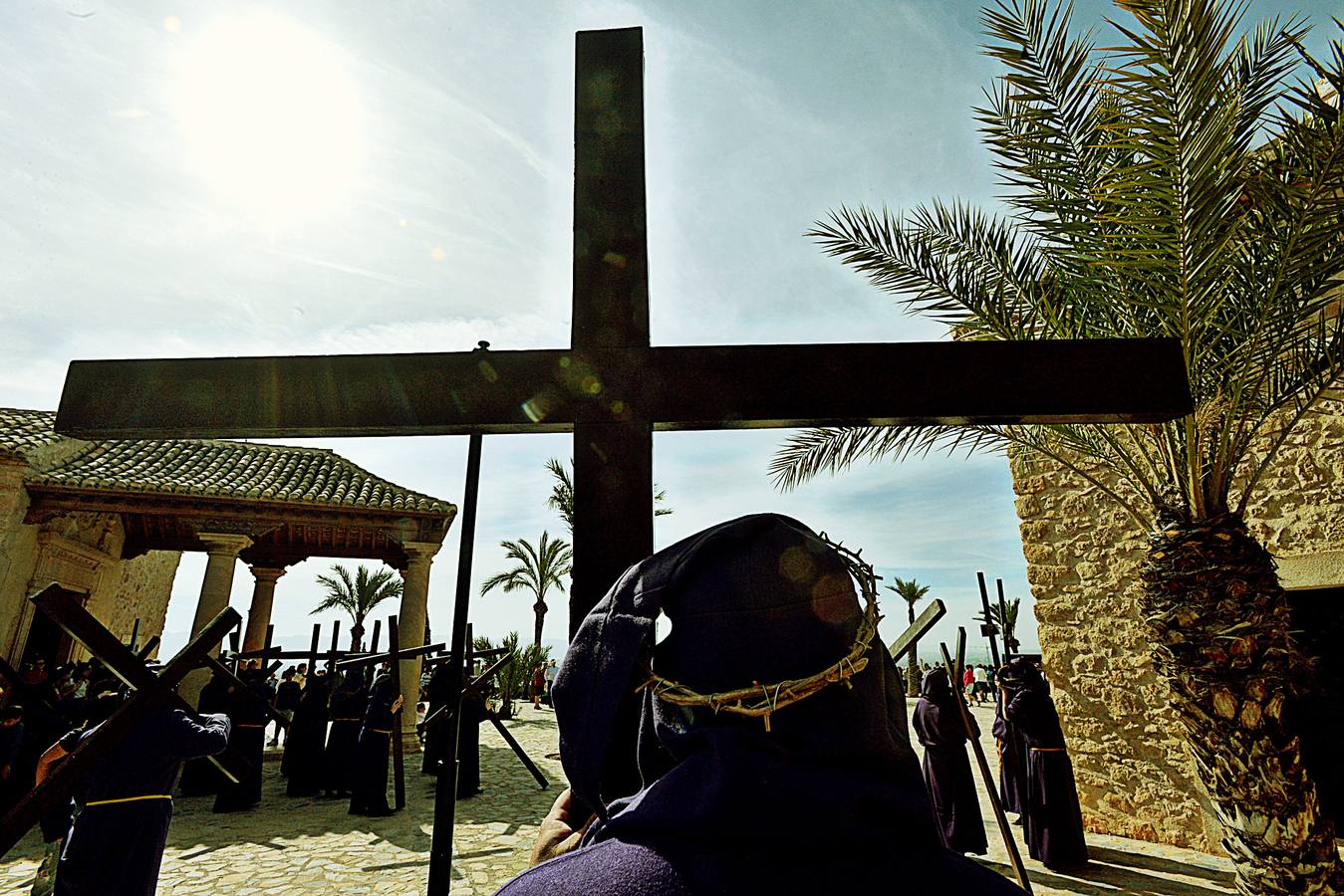 Oración penitente en el vía crucis morado
