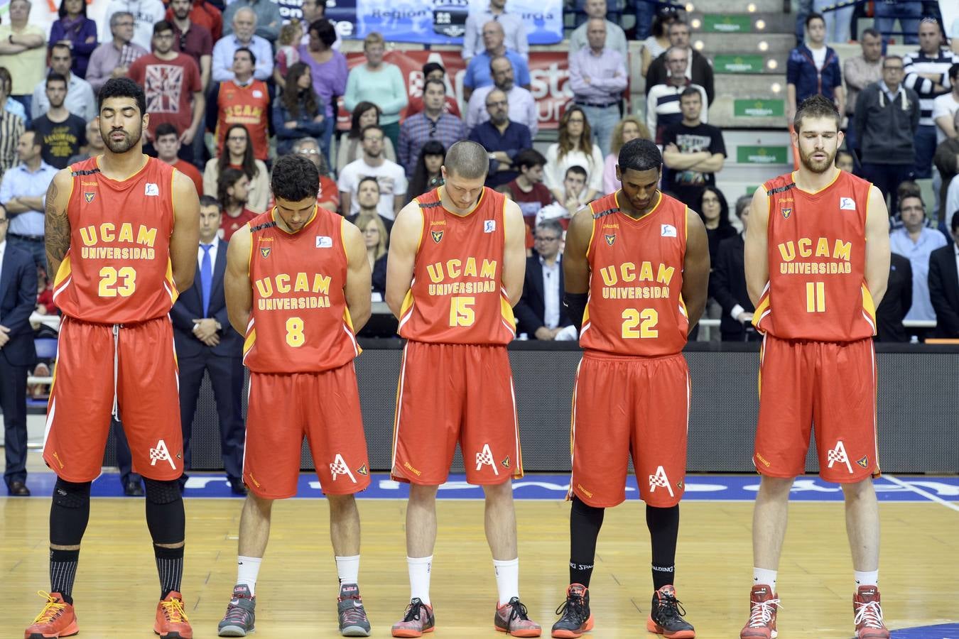 El UCAM Murcia pierte ante el FC Barcelona por un espeso ataque (64-76)