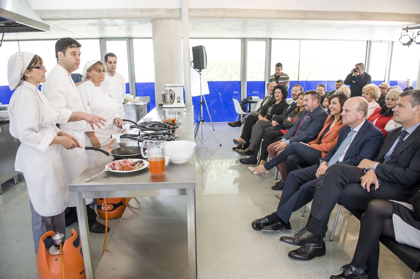 Buch visita la Escuela de Hostelería de Elche