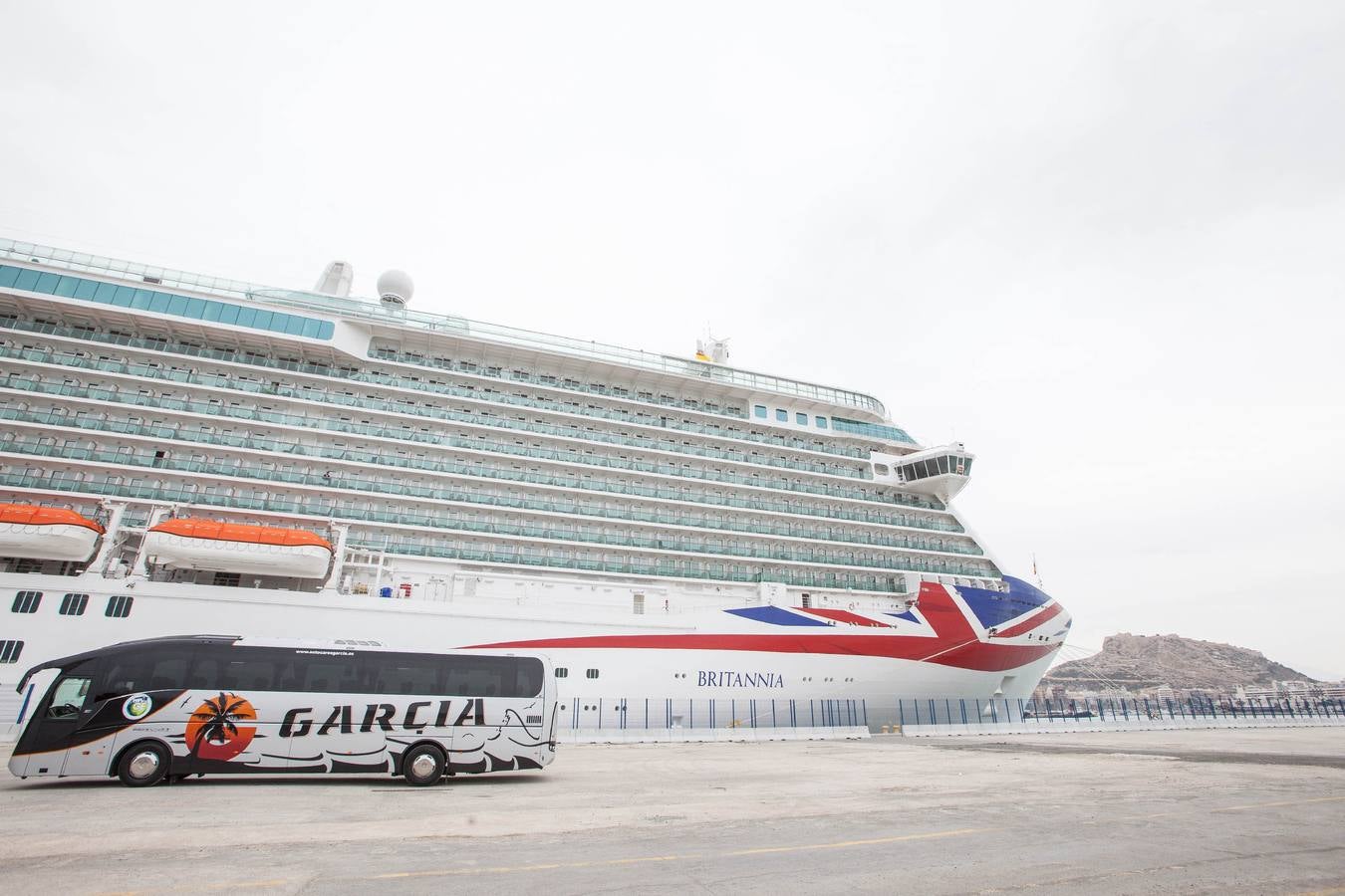 El crucero Britannia llega a Alicante