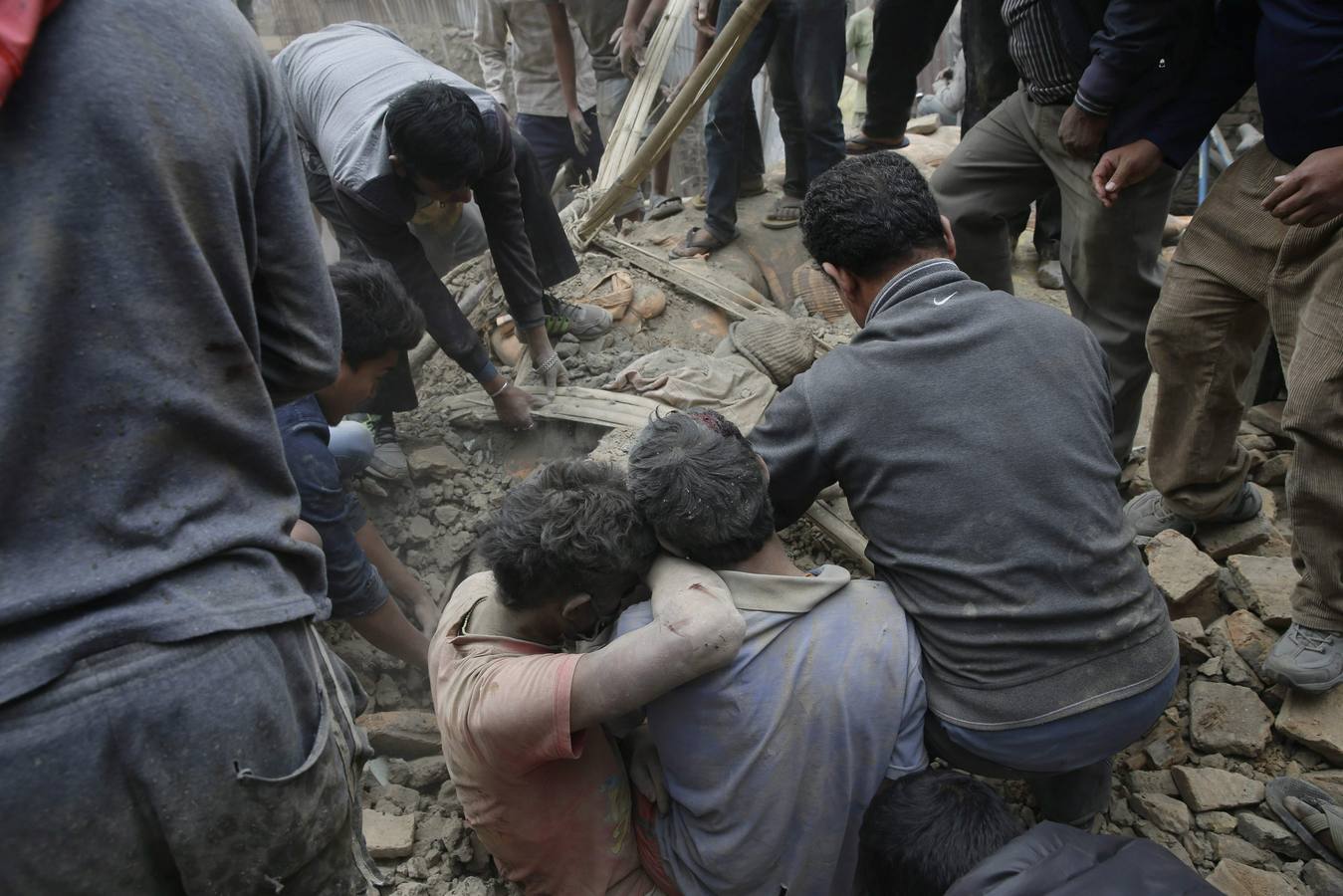 Pánico y dolor en Nepal tras un terremoto de 7,9 grados