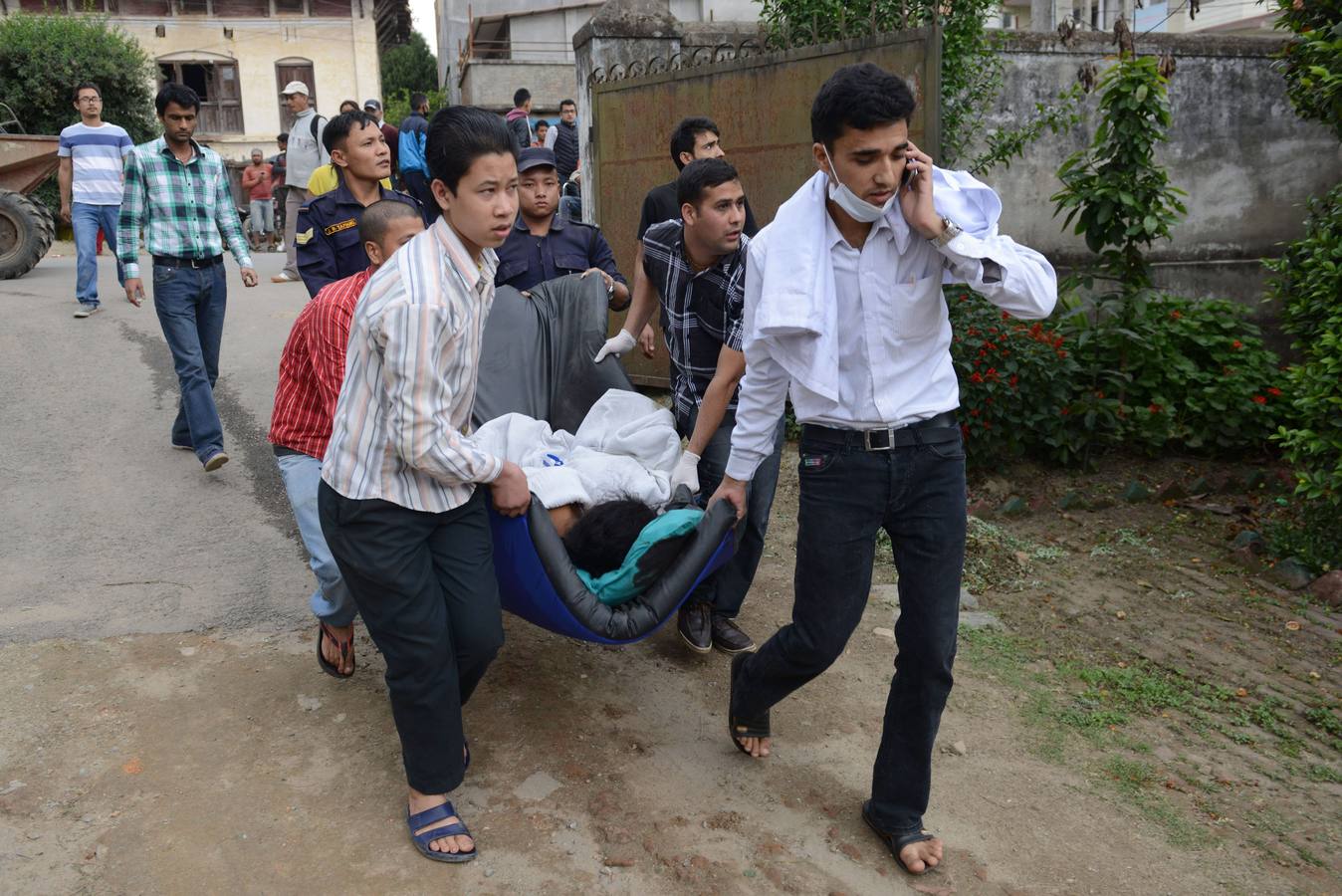 Pánico y dolor en Nepal tras un terremoto de 7,9 grados