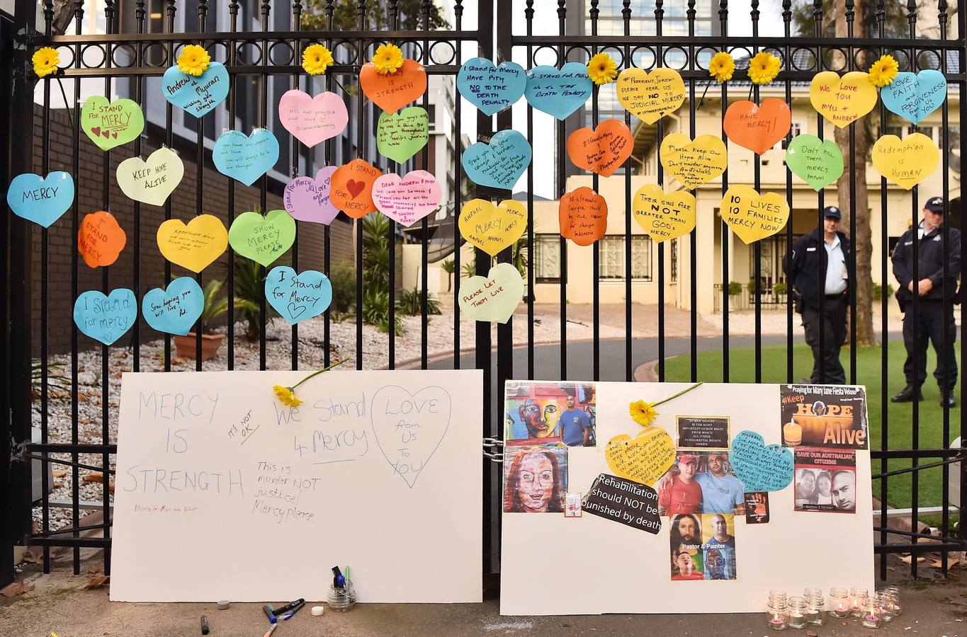 Australia pide clemencia para Chan y Sukaramaran