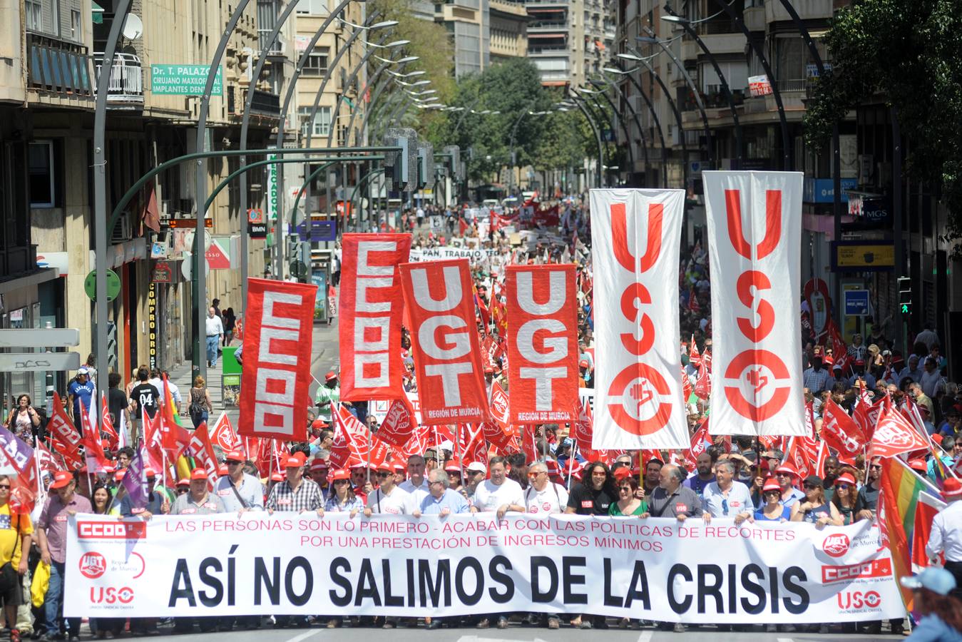 Centenares de personas advierten en Murcia al Gobierno de que «así no salimos de la crisis»