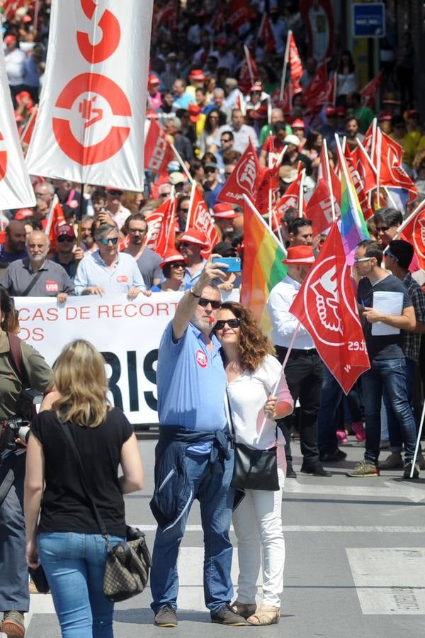 Centenares de personas advierten en Murcia al Gobierno de que «así no salimos de la crisis»