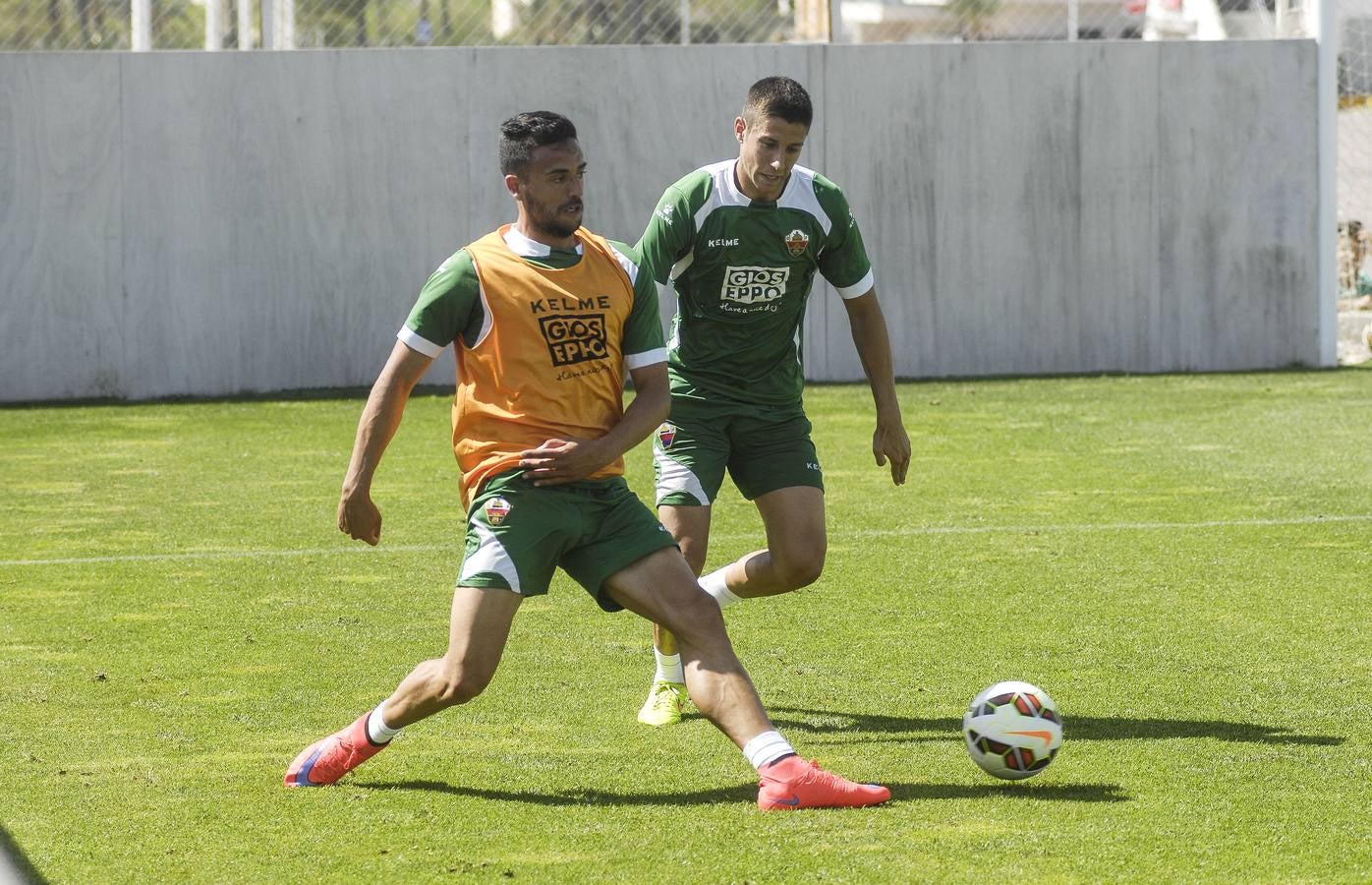 Escribá ensaya con Samu Martínez