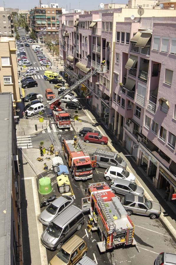 Incendio en una vivienda de la calle Ausiás March