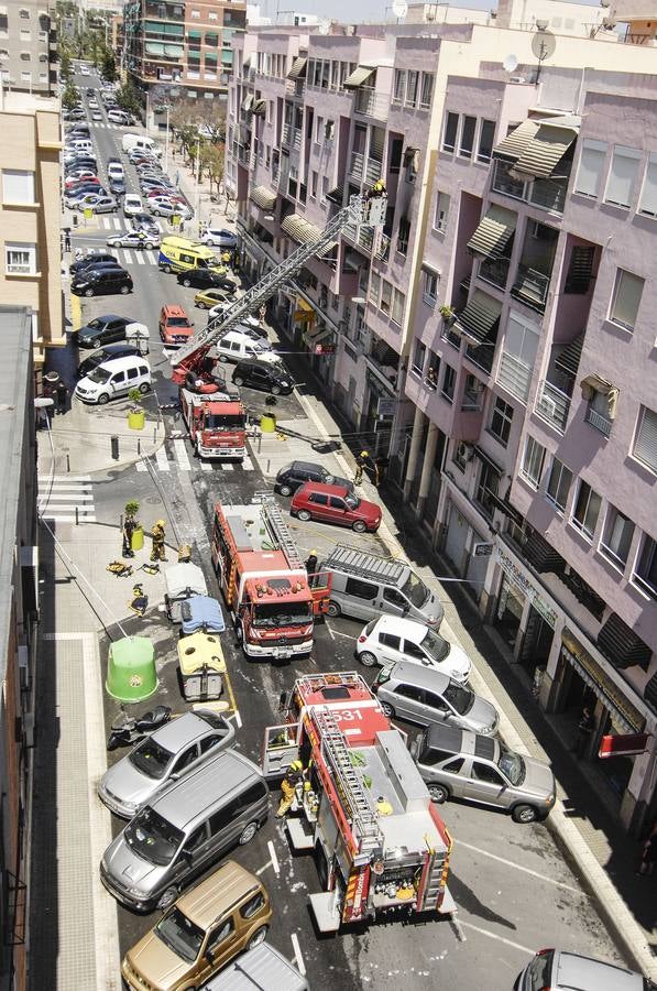 Incendio en una vivienda de la calle Ausiás March