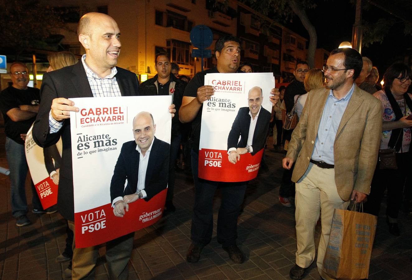 Pegada de carteles en Alicante