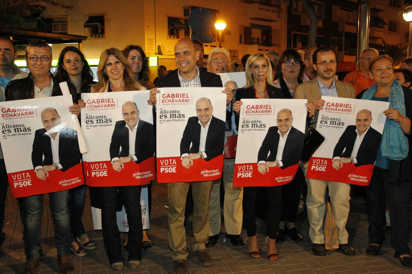 Pegada de carteles en Alicante