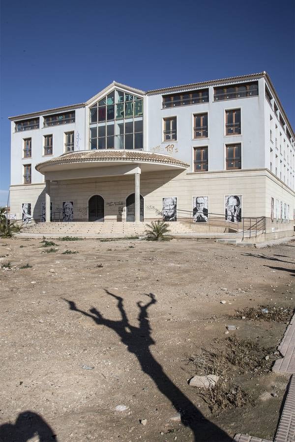 Cuarenta murales ponen color a las calles de Los Alcázares