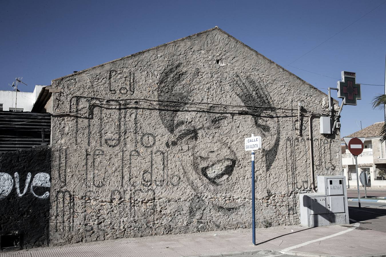 Cuarenta murales ponen color a las calles de Los Alcázares