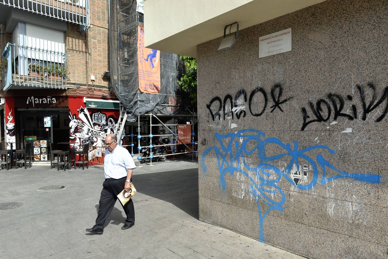 Las pintadas indignan a los vecinos