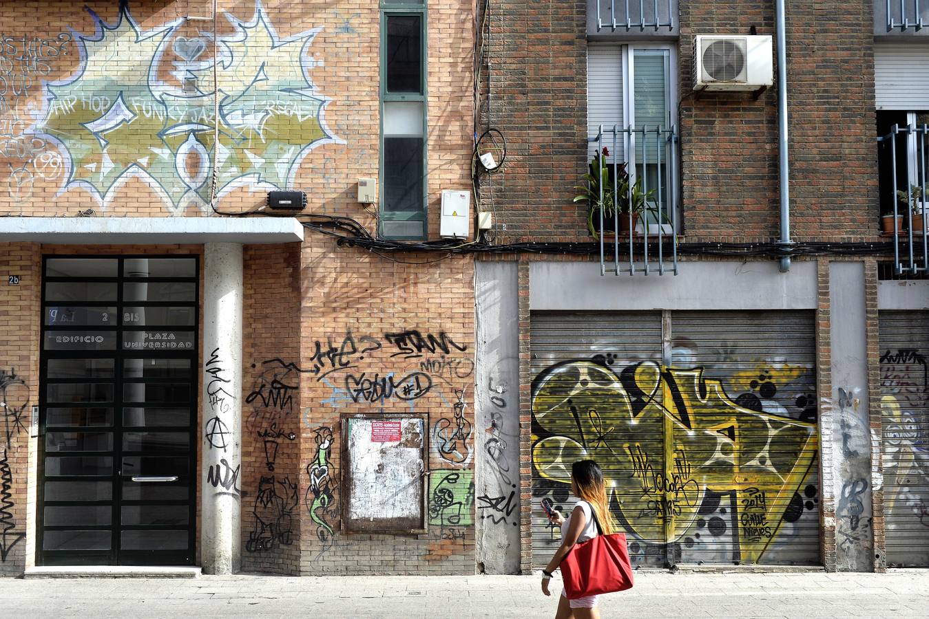 Las pintadas indignan a los vecinos