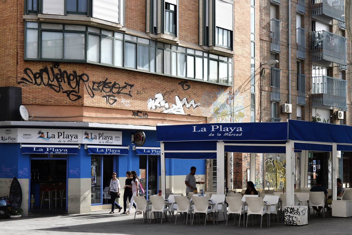 Las pintadas indignan a los vecinos