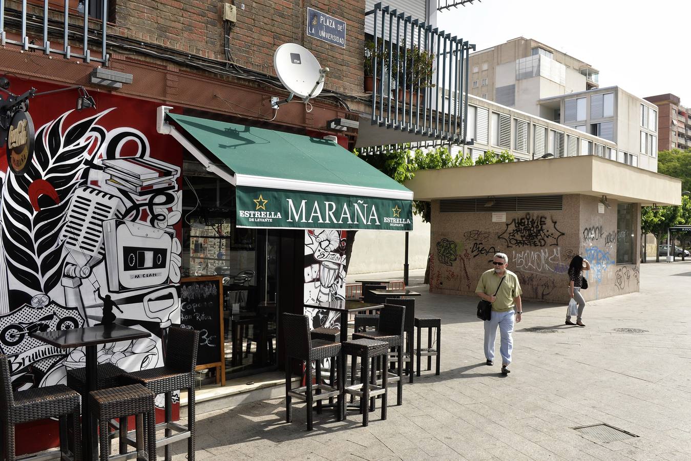 Las pintadas indignan a los vecinos