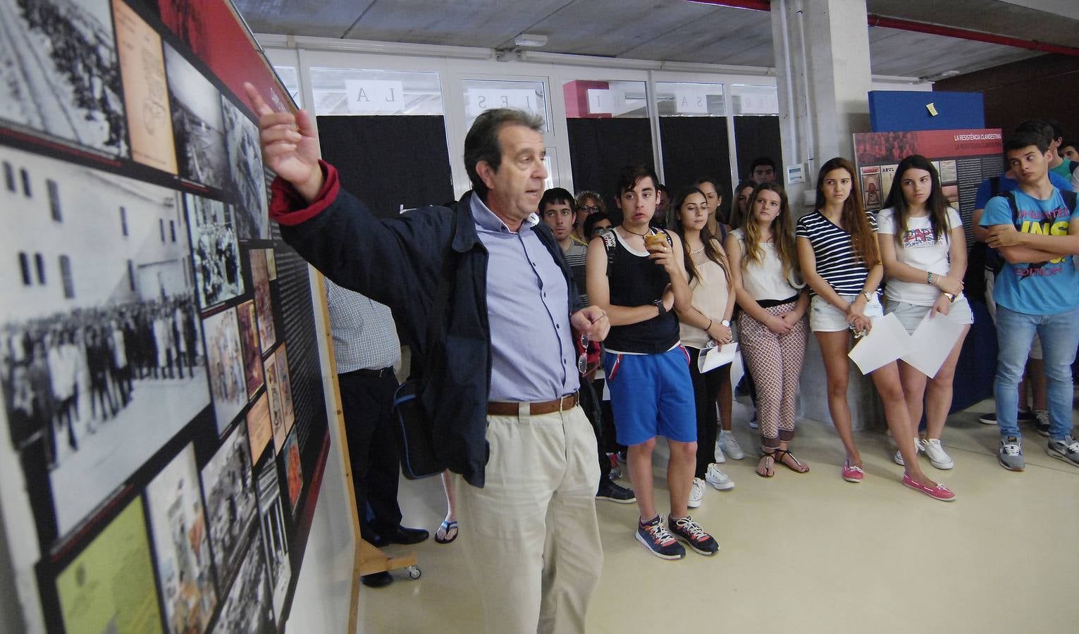 Exposición en el IES La Foia de Elche