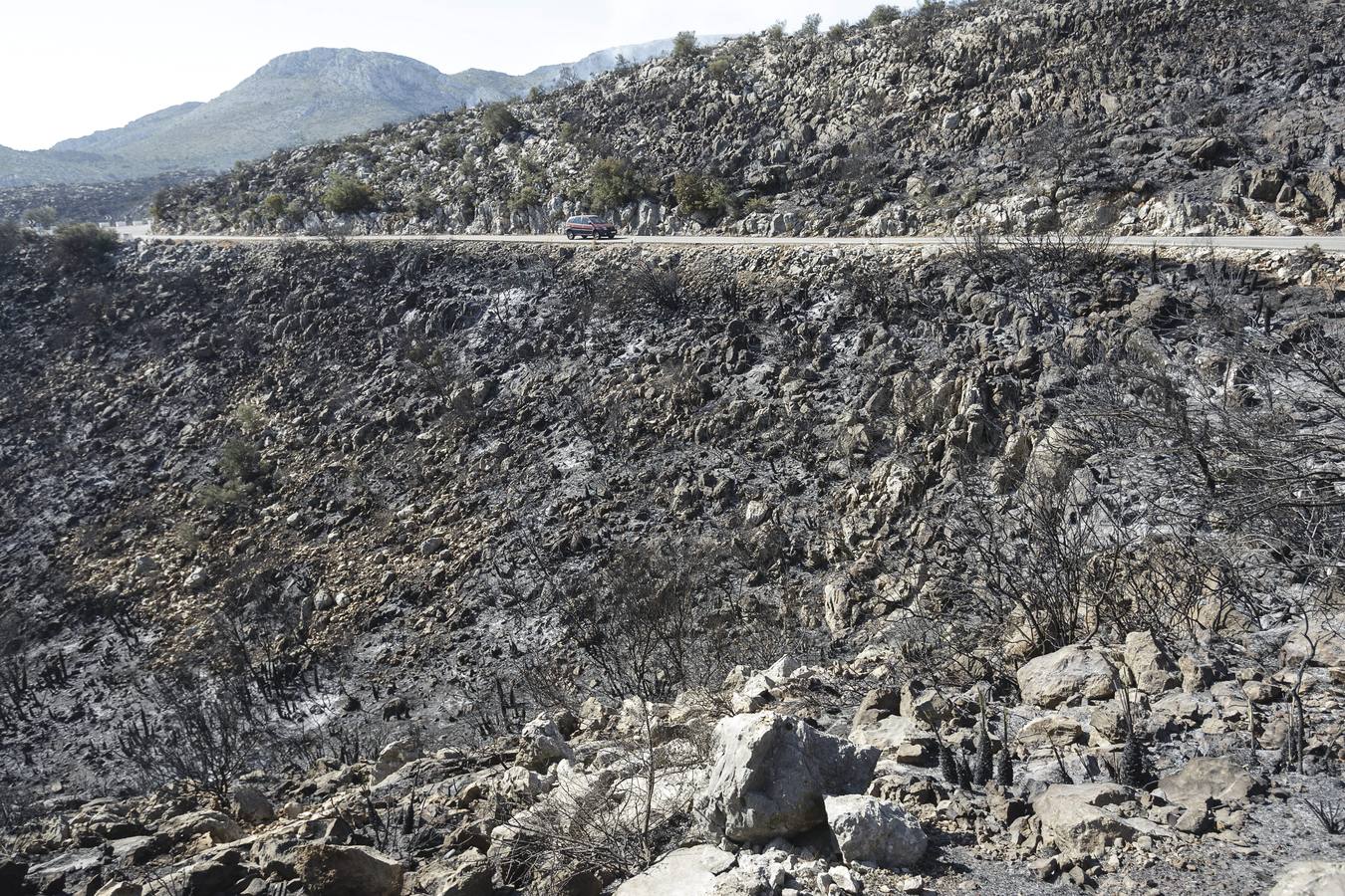 Continúan con las labores de extinción del fuego de Vall d&#039;Ebo