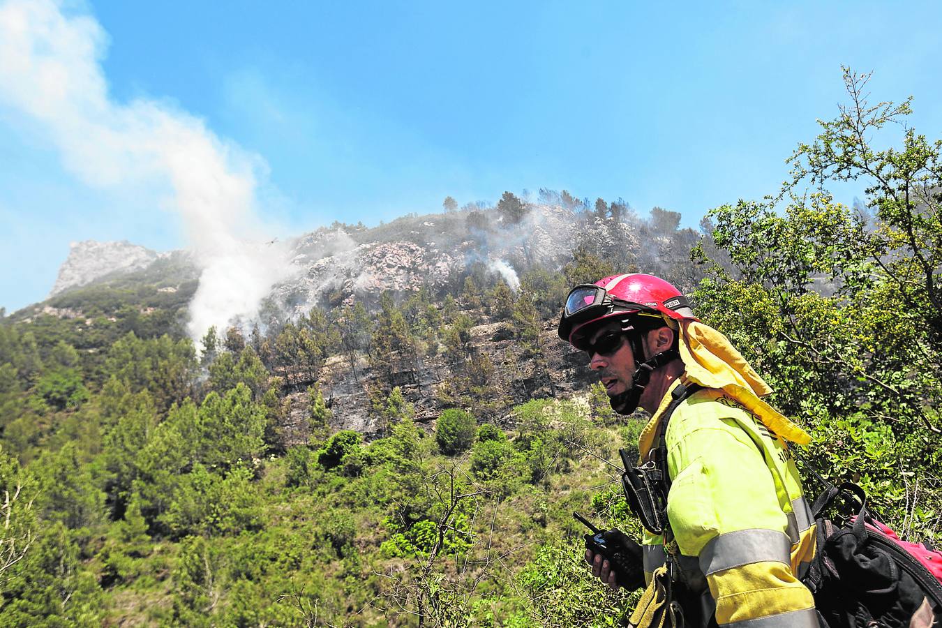 Continúan con las labores de extinción del fuego de Vall d&#039;Ebo