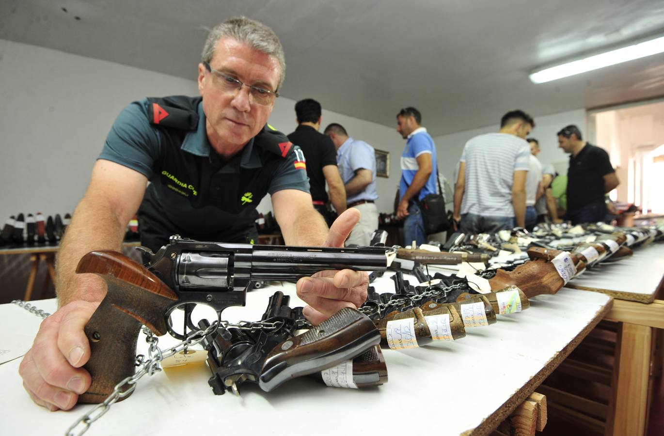 (18-05) La Guardia Civil de la Región de Murcia saca a subasta un total de 444 armas. La Benemérita se hizo cargo de ellas tras el depósito final voluntario de sus propietarios, el fallecimiento de sus titulares o la caducidad o revocación de sus permisos.