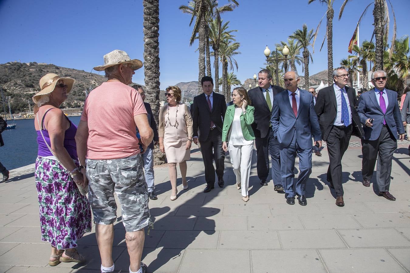 (18-05) La ministra de Fomento, Ana Pastor, en su visita a las obras de mejora que está llevando a cabo la Autoridad Portuaria en la ciudad (APC), y señaló, en declaraciones a la prensa, el trabajo que desde su departamento se esta llevando a cabo para que Cartagena y la Región de Murcia en general gocen de una buena conectividad con la capital.