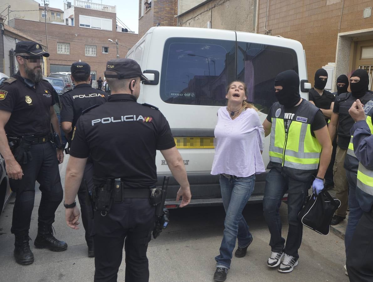 (22-05) El Grupo de Estupefacientes de la Brigada de Policía Judicial desmantela un garito ubicado en el barrio cartagenero de San Antón y se incauta de pequeñas cantidades de cocaína y hachís así como de balanzas y material para la venta