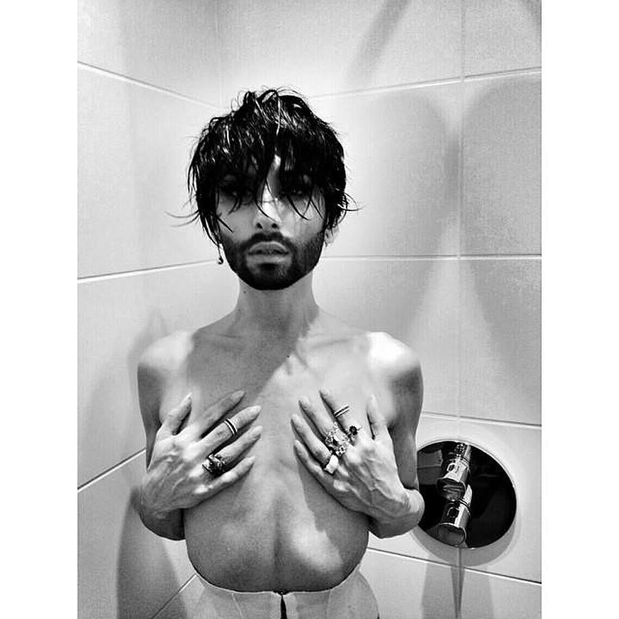 Conchita Wurst, desnuda en la ducha, incendia las redes sociales