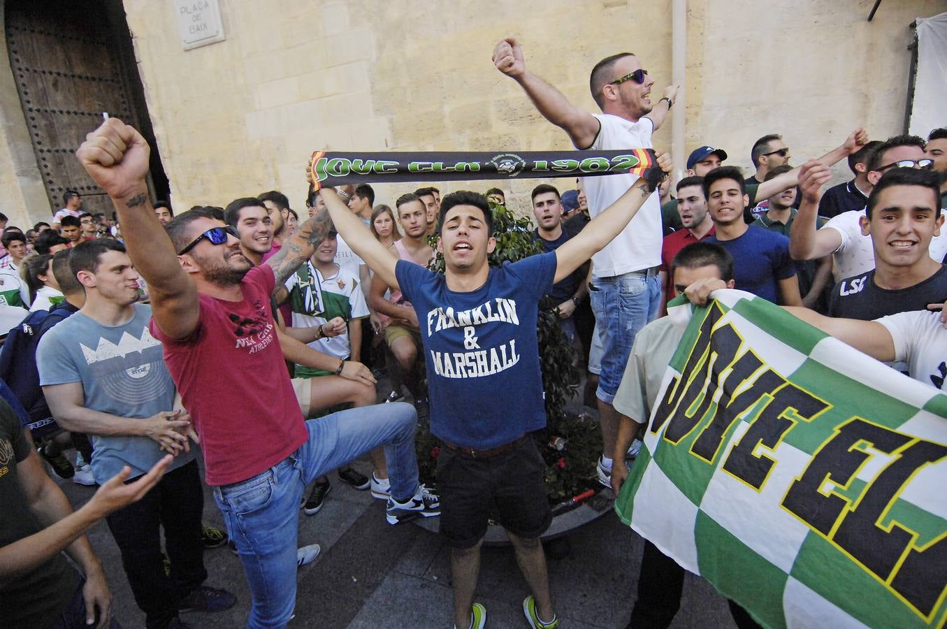 Los aficionados del Elche se manifiestan