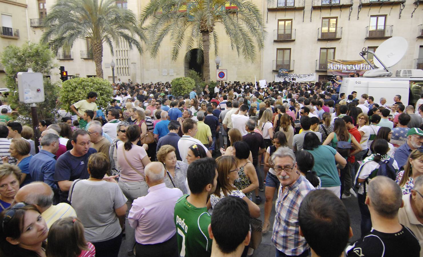 Los aficionados del Elche se manifiestan