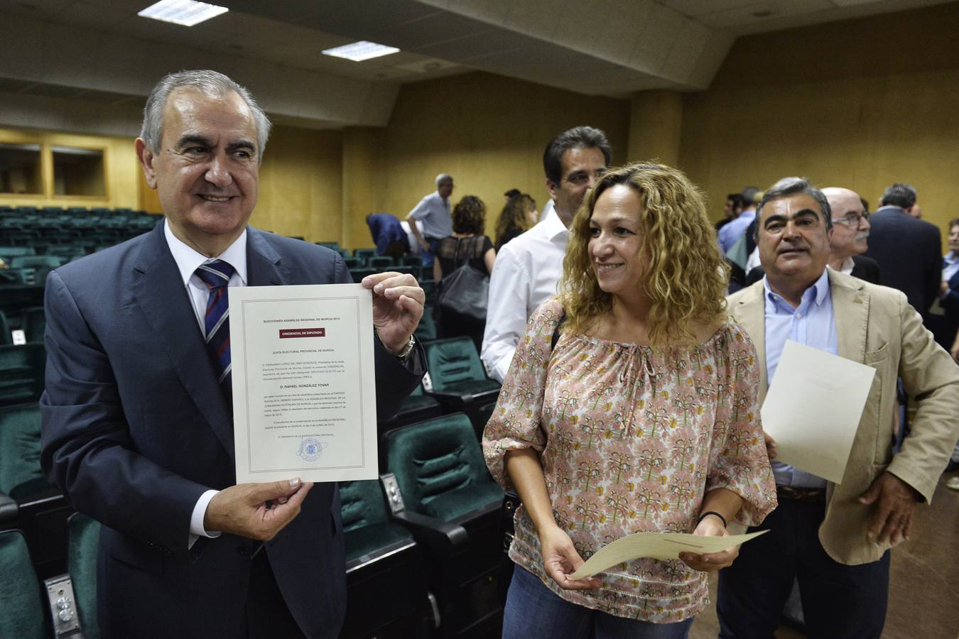 (03-06) Recepción de la credencial de diputado electo por parte de la Junta Electoral a los diputados y diputadas de los partidos políticos PSOE, PP, PODEMOS Y CIUDADANOS a la Asamblea Regional de Comunidad de Murcia-. En la foto, Rafael Tovar y Casalduero.